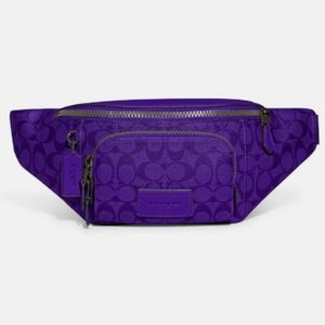 🎄🎁💜COACH Track Belt Bag In Signature Canvas NWOT💜